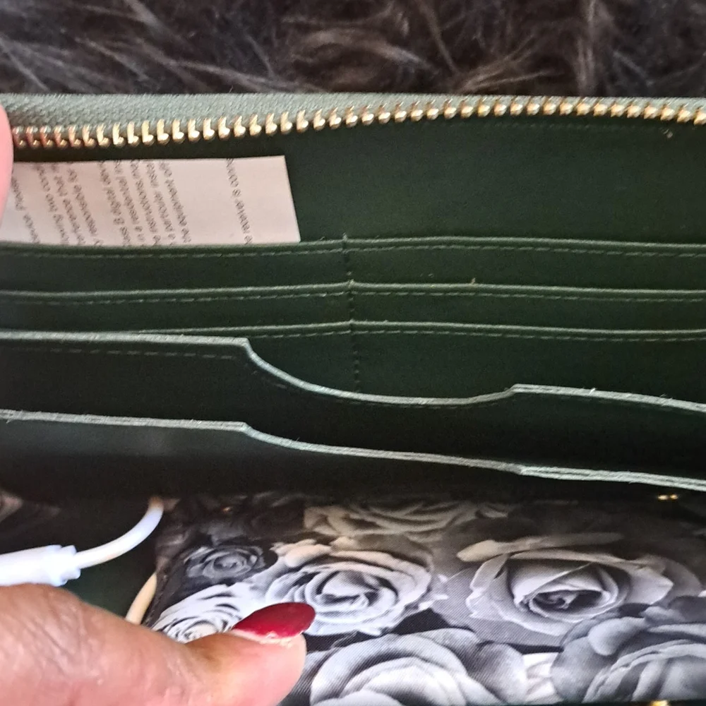 Nwt Wallet/Charger